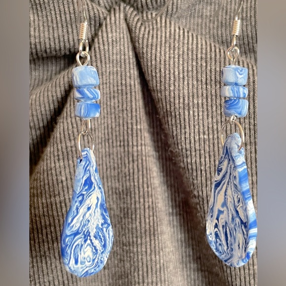 Handmade vibrational dangle earrings - Picture 2 of 5